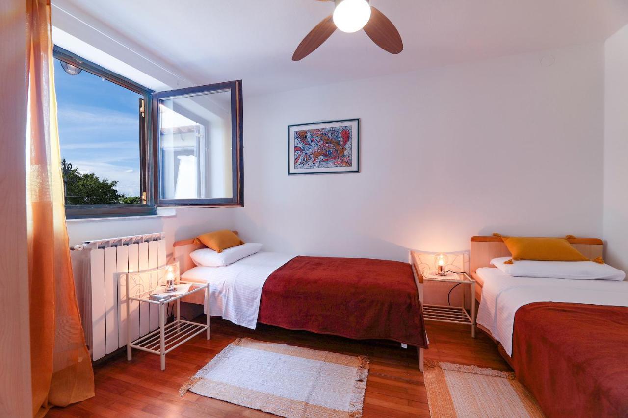Apartman Villa Marina Rakalj ภายนอก รูปภาพ